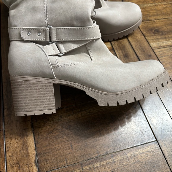 Maurice’s boots - Picture 2 of 6